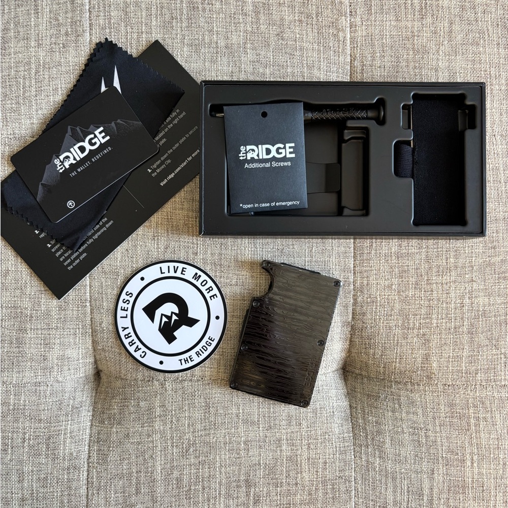 The Ridge Damascus Black Wallet with Accessories
